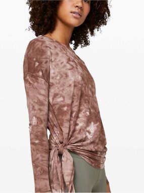 Lululemon To the Point Long Sleeve
Shirt *Mist, Colour: Diamond Dye Pink Bliss